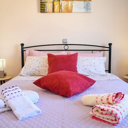 הוילה קלמאטה Cozy Flat On The Main Square, 10Min To The Sea מראה חיצוני תמונה