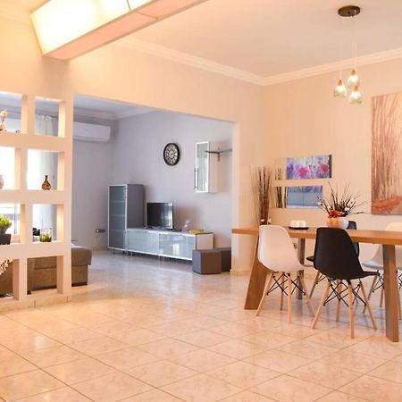 הוילה קלמאטה Cozy Flat On The Main Square, 10Min To The Sea מראה חיצוני תמונה