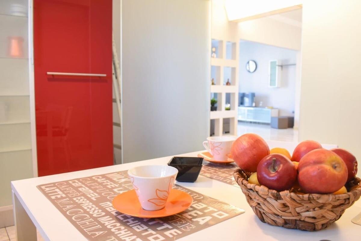 הוילה קלמאטה Cozy Flat On The Main Square, 10Min To The Sea מראה חיצוני תמונה