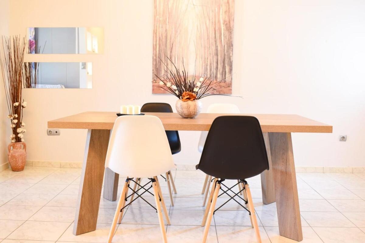 הוילה קלמאטה Cozy Flat On The Main Square, 10Min To The Sea מראה חיצוני תמונה