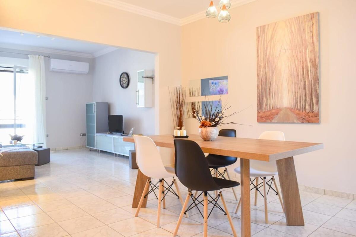 הוילה קלמאטה Cozy Flat On The Main Square, 10Min To The Sea מראה חיצוני תמונה
