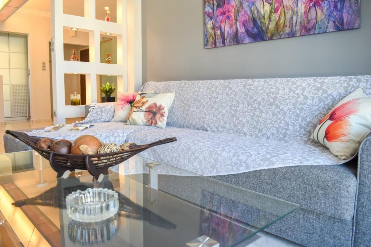 הוילה קלמאטה Cozy Flat On The Main Square, 10Min To The Sea מראה חיצוני תמונה